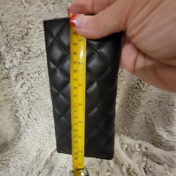 Badgley Mischka quilted black wallet. - Picture 13 of 13